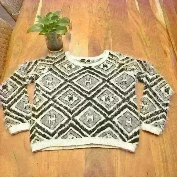 Vintage scoop  neck black & white soft fuzzy sweater jumper. - Picture 8 of 14